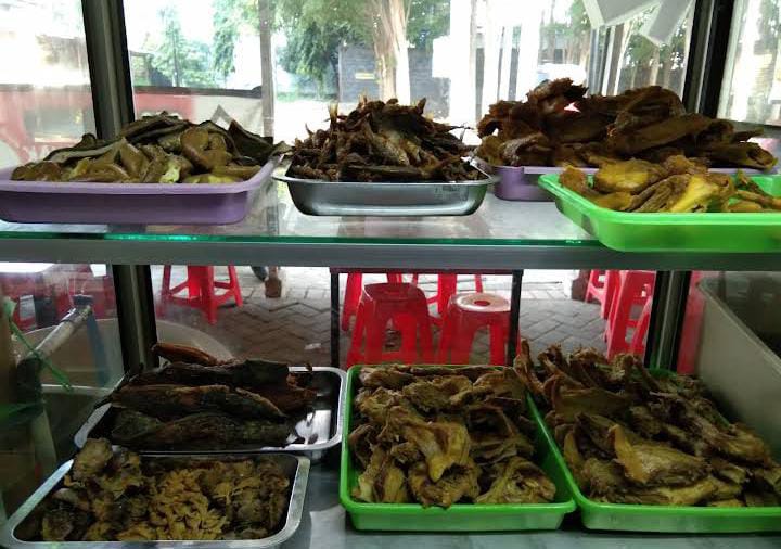 Warung Lalapan Cak Doel. (Foto: Retno Irianti / Google Map)