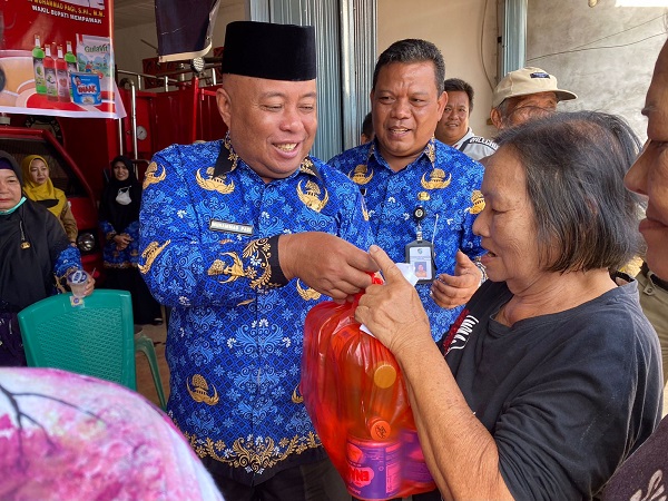 Dinas Perindustrian, Perdagangan dan Tenaga kerja menggelar Pasar Murah bertempat di Badan Pemadam Api Jungkat (BPAJ), Kecamatan Jongkat, Selasa (17/1/2023).