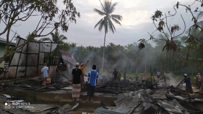 Bangunan Sekolah MA dan MTS Nurul Hasani Teluk Batang terbakar. (Istimewa)