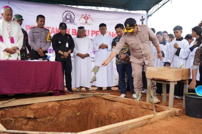Peletakan batu pertama pembangunan Gereja Santa Maria Assumpta Tanjung di Desa Tangerang, Kecamatan Jelai Hulu, Minggu (26/2/2023)