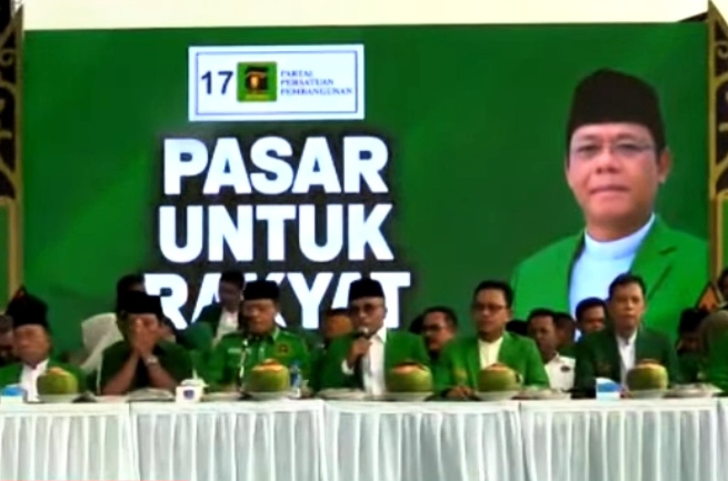 Plt Ketua Umum PPP Muhammad Mardiono didampingi sejumlah elite partai mengumumkan Ganjar Pranowo yang akan diusung sebagai Calon Presiden atau Capres untuk Pemilu 2024, Rabu (26/4/2023). (Tangkapan layar).
