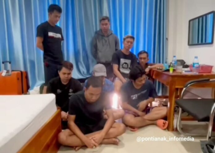 Tangkapan layar video PMI asal Pontianak dan Jakarta terlantar di Laos tak bisa pulang karena paspornya ditahan. (Instagram/@pontianak_infomedia).