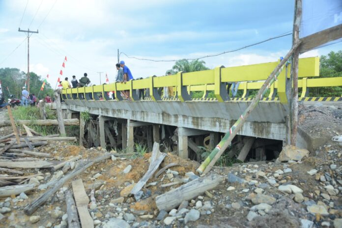 Jembatan Sapik, Kecamatan Subah, Kabupaten Sambas.