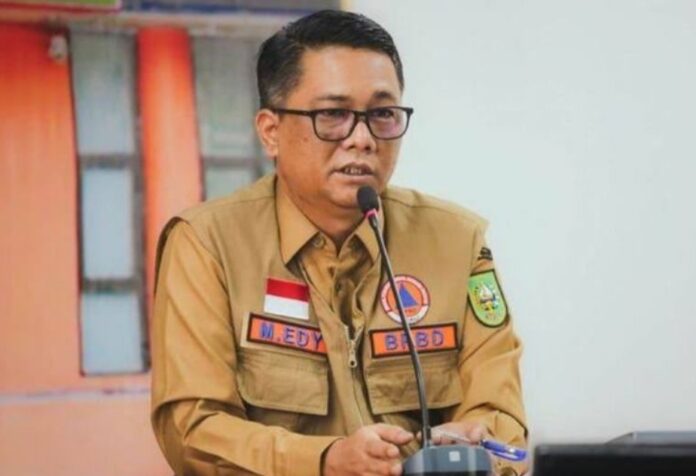 Kepala BPBD Riau M Edy Afrizal menyampaikan, helikopter dikerahkan untuk melakukan memadamkan Karhutla di Rokan Hilir. (Antara)