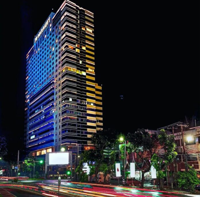 Kota Medan milik empat hotel bintang lima yang terkenal, salah satunya adalah Hotel JW Marriott Medan yang memiliki gaya bangunan Amerika dengan gaya arsitektur mewah dan indah, berlokasi di Jalan Putri Hijau, Kecamatan Medan Baru. (Instagram/@jwmarriottmdn)