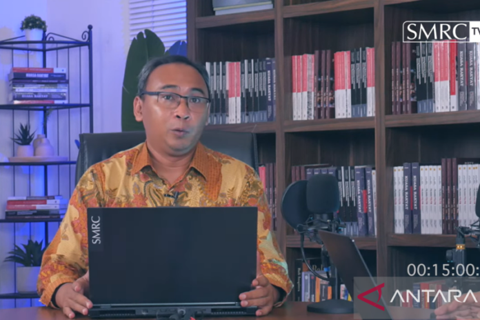 Tangkapan layar - Direktur Riset SMRC Deni Irvani saat memaparkan hasil survei seperti dipantau di Jakarta, Selasa (9/5/2023). (ANTARA/Fath Putra Mulya)