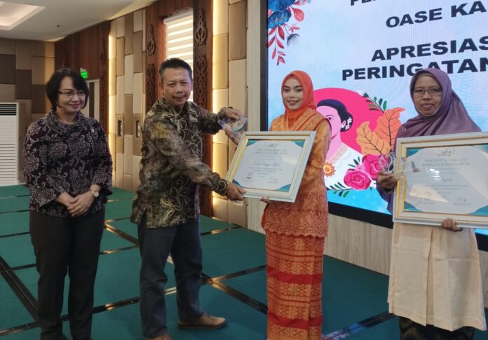 Tengku Anggun Lestari, Perempuan Berjasa Kayong Utara yang Terima Penghargaan Kemendagri dan OASE-KIM