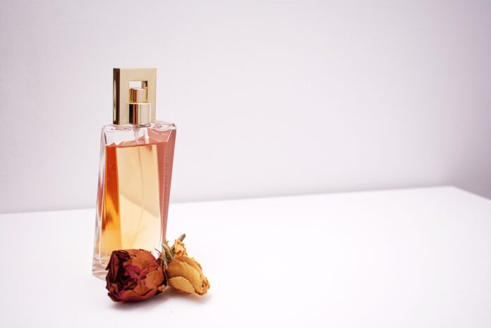 5 Rekomendasi Parfum Lokal Di Bawah 150 Ribu yang Wangi dan Awet (Sumber Gambar: Pexels/ Dids)