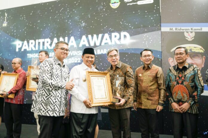 Bank bjb raih penghargaan Paritrana Award Tingkat Daerah Provinsi Jawa Barat 2022. (Istimewa)