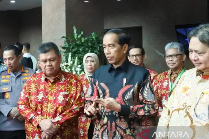 Presiden Joko Widodo memberikan keterangan setelah membuka Rakornas Pengawasan Intern Pemerintah Tahun 2023 di Jakata, Rabu (14/6/2023). ANTARA/Indra Arief Pribadi.