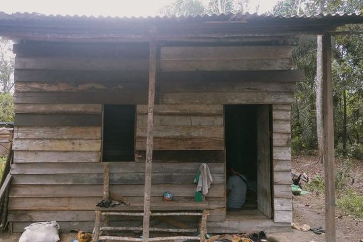 Rumah gubuk tua sederhana tempat Sunarto dan keluarga besarnya tinggal sejak 1996. ist