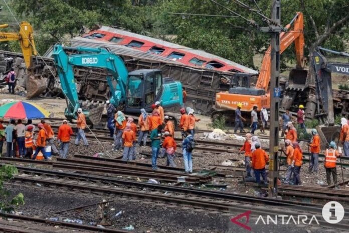Kecelakaan kereta api di india pada Jumat (2/6/2023) menewaskan 275 orang. (Antara).