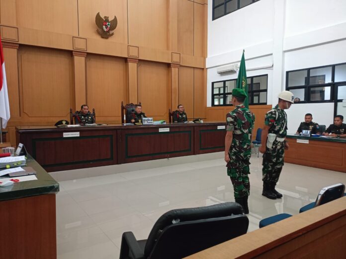 Terdakwa pembunuhan Sri Mulyani Prada Y disidangkan di Pengadilan Militer 1-05 Pontianak, Kamis (14/9/2023). (Insidepontianak.com/Andi Ridwansyah)