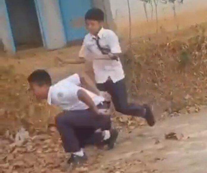 Imbas dua video perundungan bocah SMP Cilacap di tempat yang sama, kawasan Cilacap menjadi buah bibir netizen di kolom trending topic aplikasi X. (Foto: Aplikasi X/@Strawberry).