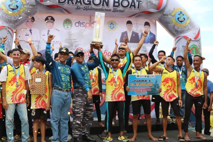Tim Bidas berhasil meraih juara di perlombaan dayung perahu Danlanal Ketapang Cup 2023. (Istimewa)