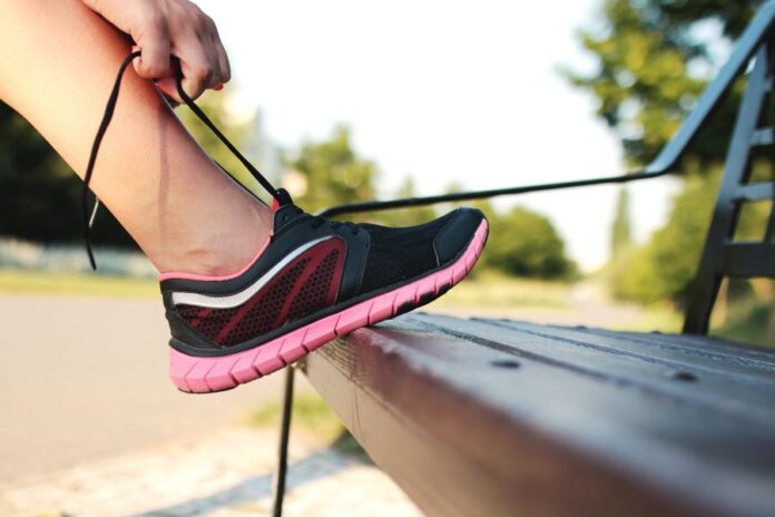 Tidak sekadar untuk berolahraga, jenis sepatu sport juga sudah dianggap sebagai gaya. (Foto: Ilustrasi/pexels.com)