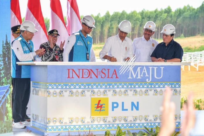 Presiden Jokowi tandatangani mega proyek dimulainya pembangunan PLTS PLN 50 MW di IKN Nusantara. (Dok. PLN)