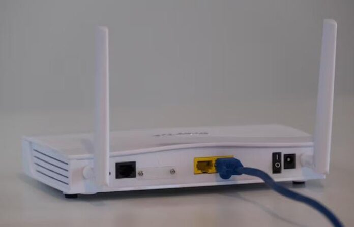 Ilustrasi melakukan 3 cara atasi HP dan PC yang tidak dapat terhubung ke WiFi rumah setelah ganti password. (Foto: Compare Fibre/Unsplash)