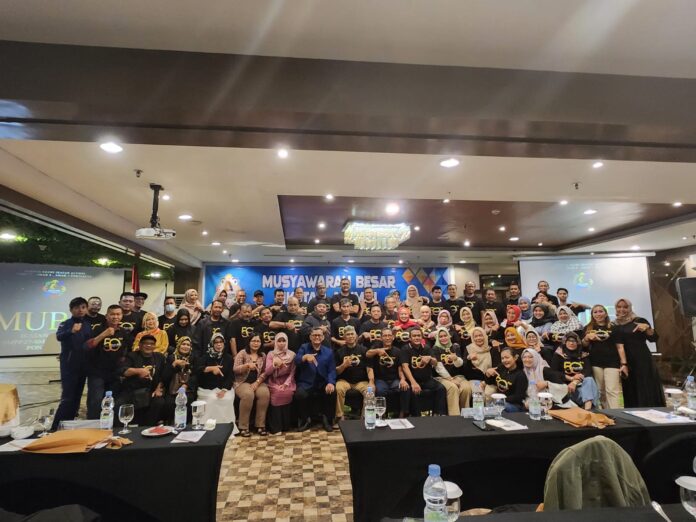 Musyawarah Besar Ikatan Alumni SMPP 27, SMAN 8 dan SMAN 7 Pontianak mendorong Pemerintah Provinsi Kalimantan Barat melakukan revitalisasi total bangunan gedung sekolah SMA 7 Pontianak. (Istimewa)